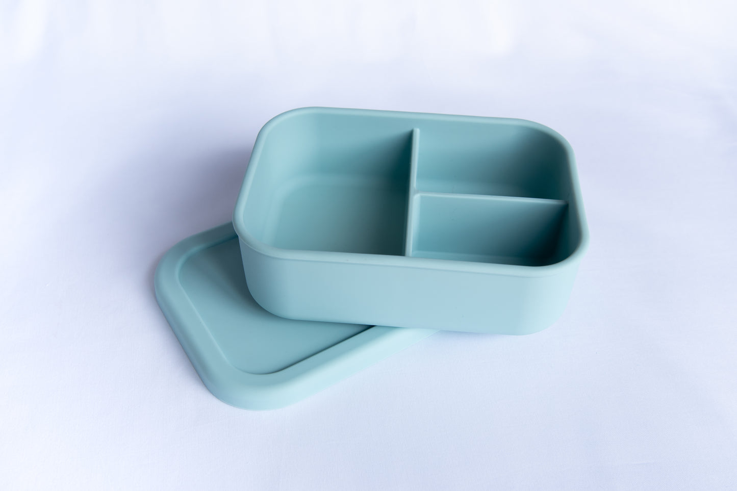 Light blue food grade silicone bento lunch box with three compartments 